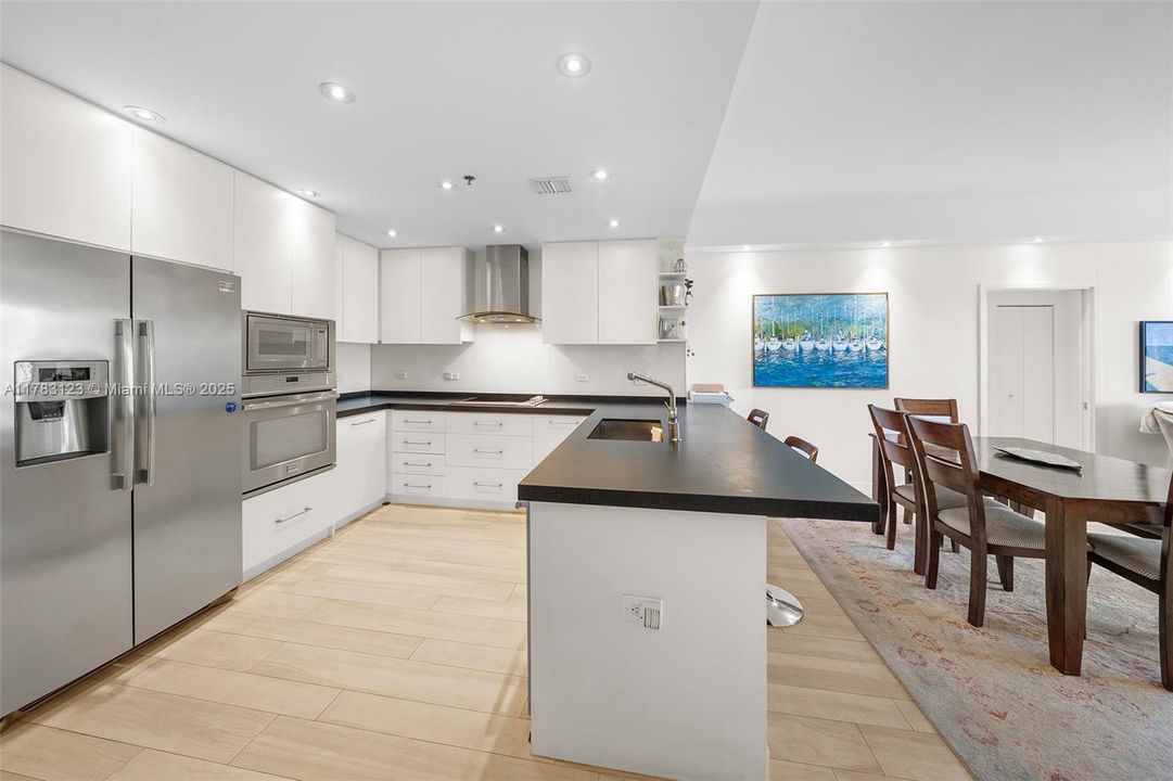 最近售出: $1,200,000 (3 贝兹, 2 浴室, 1541 平方英尺)