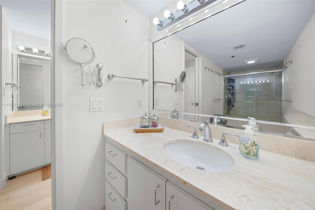 最近售出: $1,200,000 (3 贝兹, 2 浴室, 1541 平方英尺)