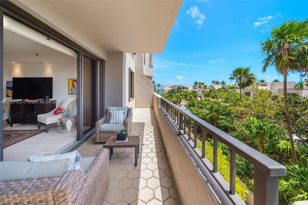 最近售出: $1,200,000 (3 贝兹, 2 浴室, 1541 平方英尺)