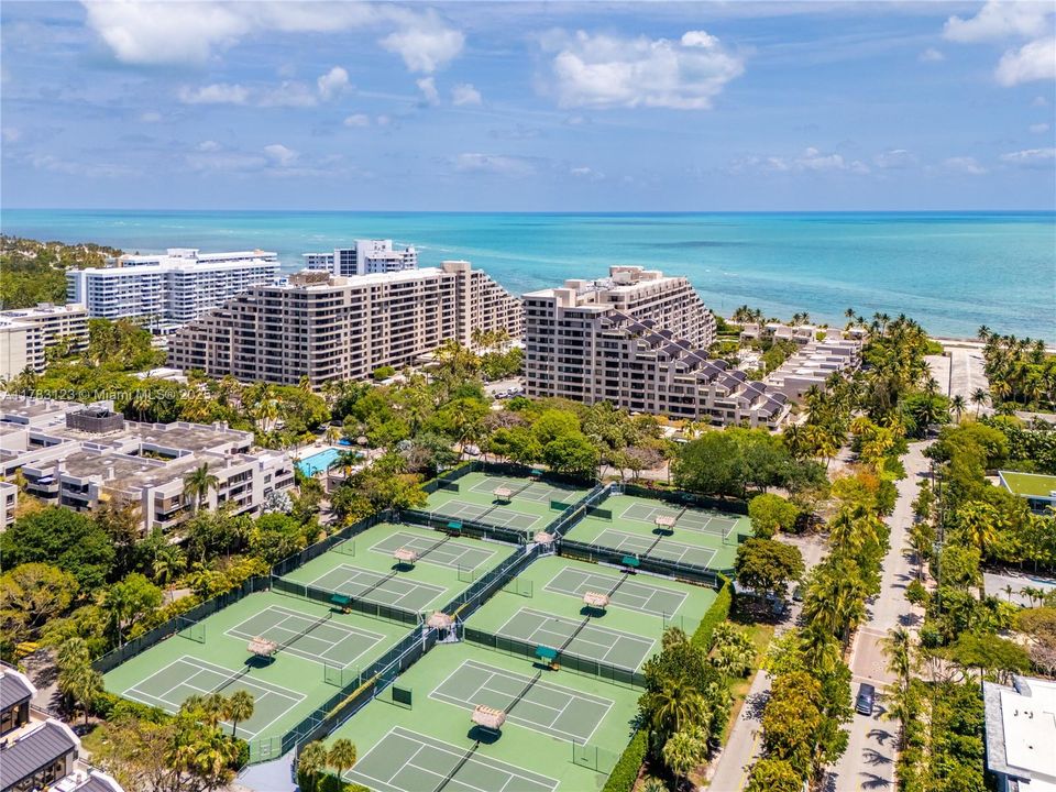 最近售出: $1,200,000 (3 贝兹, 2 浴室, 1541 平方英尺)