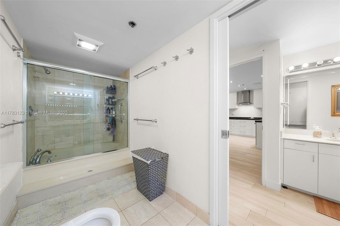 最近售出: $1,200,000 (3 贝兹, 2 浴室, 1541 平方英尺)