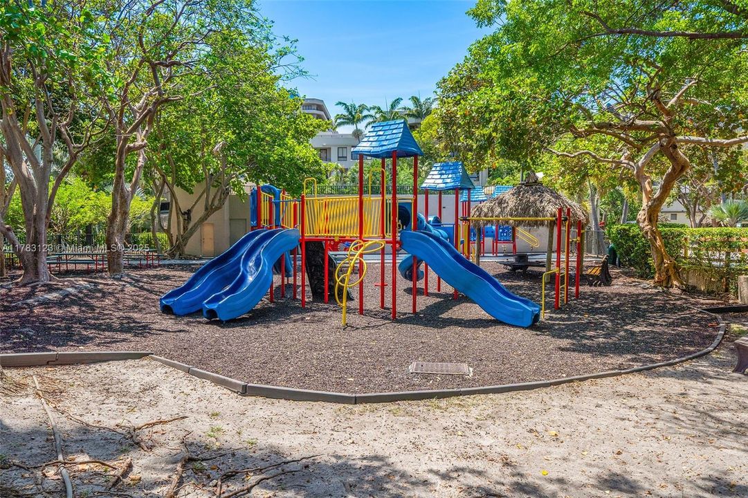 最近售出: $1,200,000 (3 贝兹, 2 浴室, 1541 平方英尺)