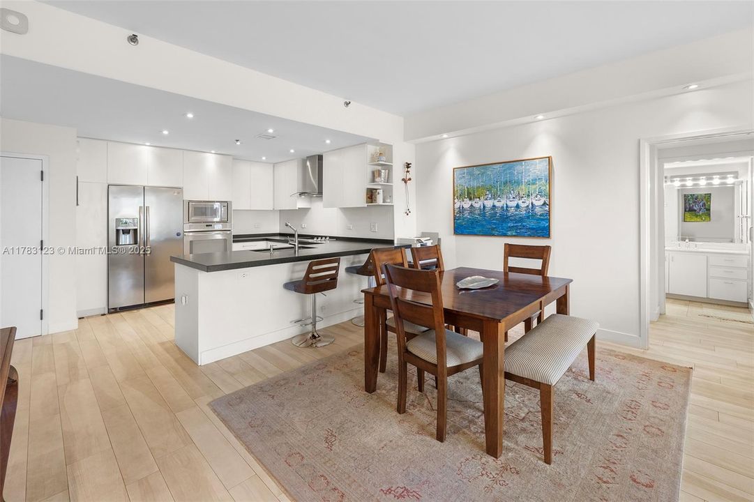 最近售出: $1,200,000 (3 贝兹, 2 浴室, 1541 平方英尺)