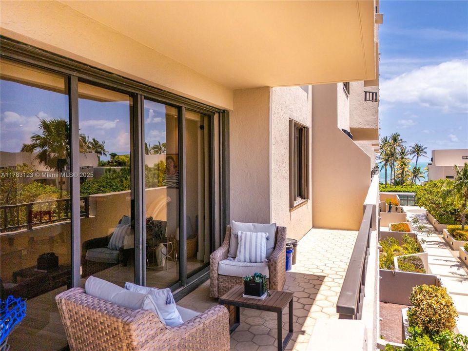 最近售出: $1,200,000 (3 贝兹, 2 浴室, 1541 平方英尺)