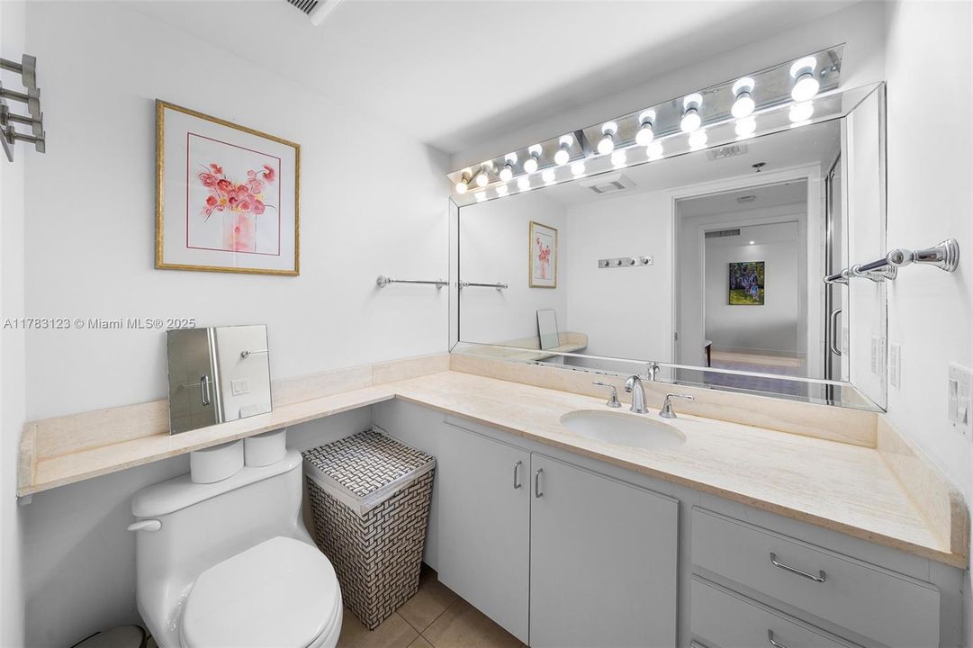 最近售出: $1,200,000 (3 贝兹, 2 浴室, 1541 平方英尺)