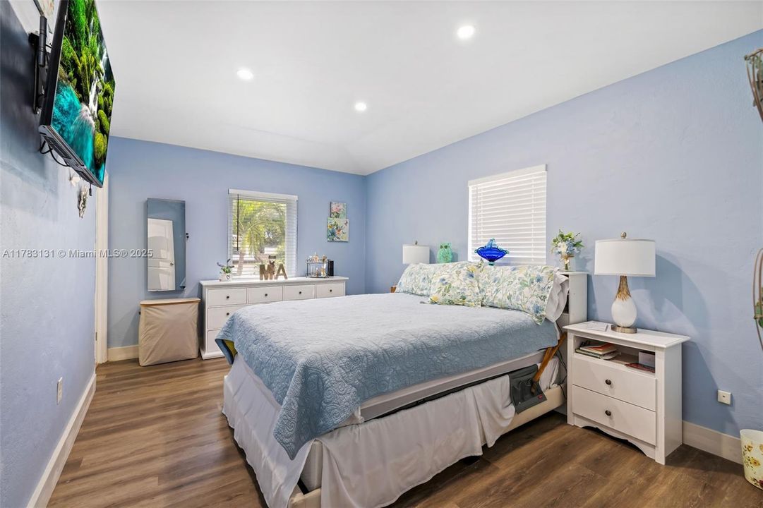 Vendido Recientemente: $1,400,000 (4 camas, 4 baños, 2656 Pies cuadrados)