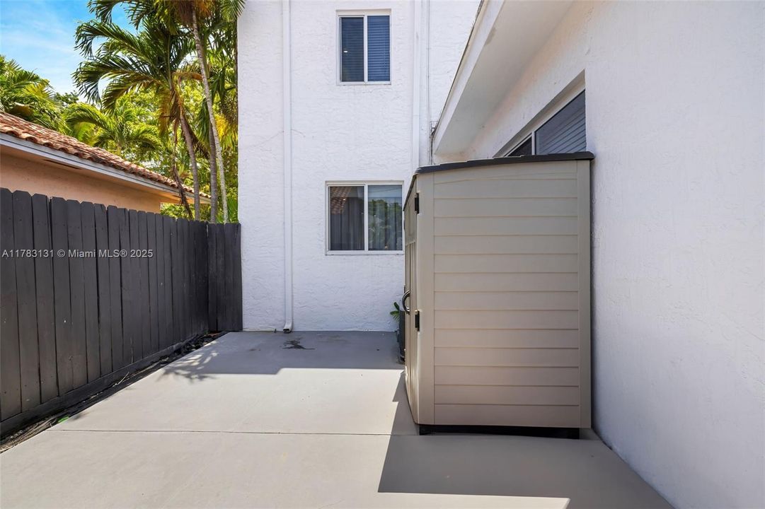 Vendido Recientemente: $1,400,000 (4 camas, 4 baños, 2656 Pies cuadrados)