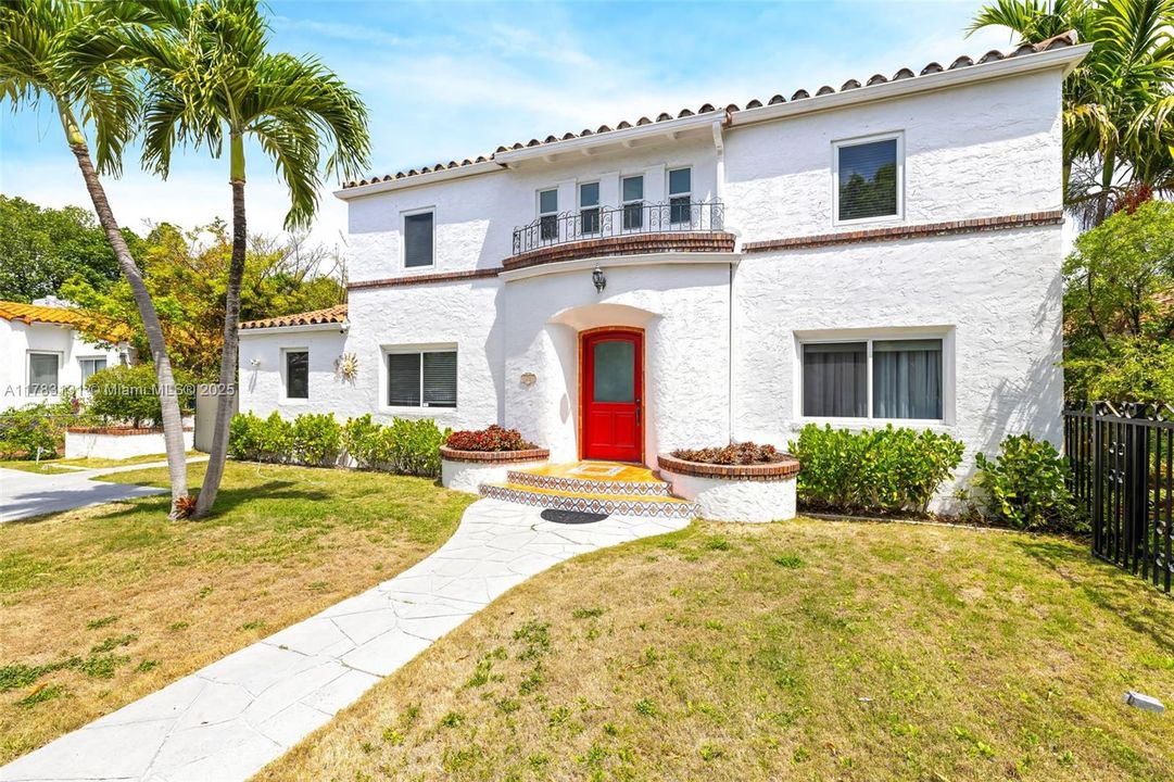 Vendido Recientemente: $1,400,000 (4 camas, 4 baños, 2656 Pies cuadrados)