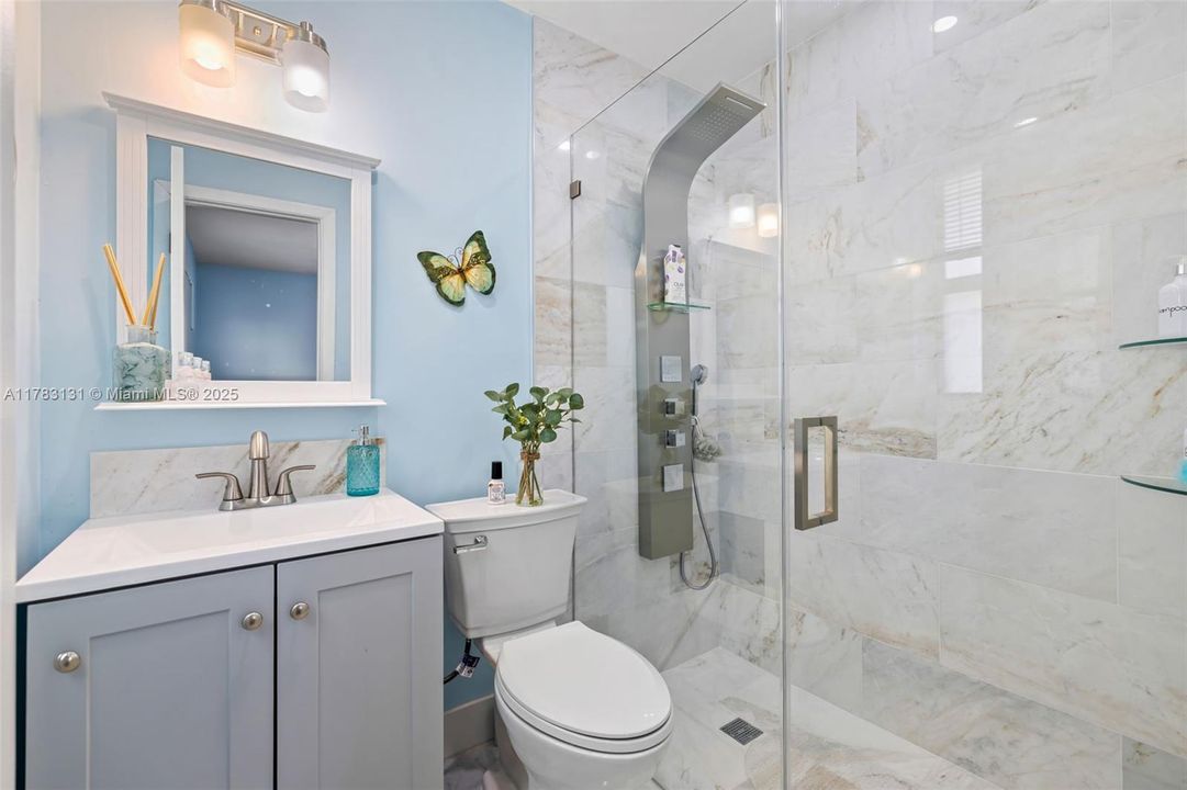 Vendido Recientemente: $1,400,000 (4 camas, 4 baños, 2656 Pies cuadrados)