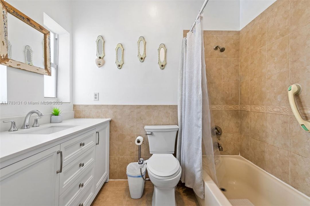 Vendido Recientemente: $1,400,000 (4 camas, 4 baños, 2656 Pies cuadrados)