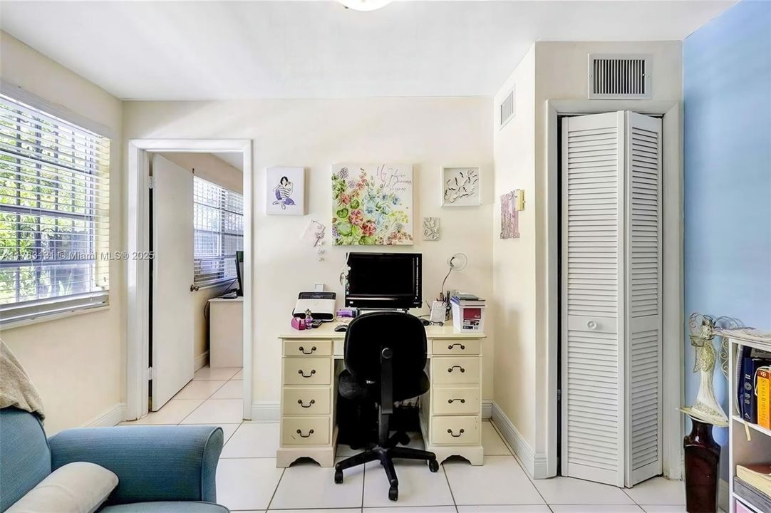 Vendido Recientemente: $1,400,000 (4 camas, 4 baños, 2656 Pies cuadrados)