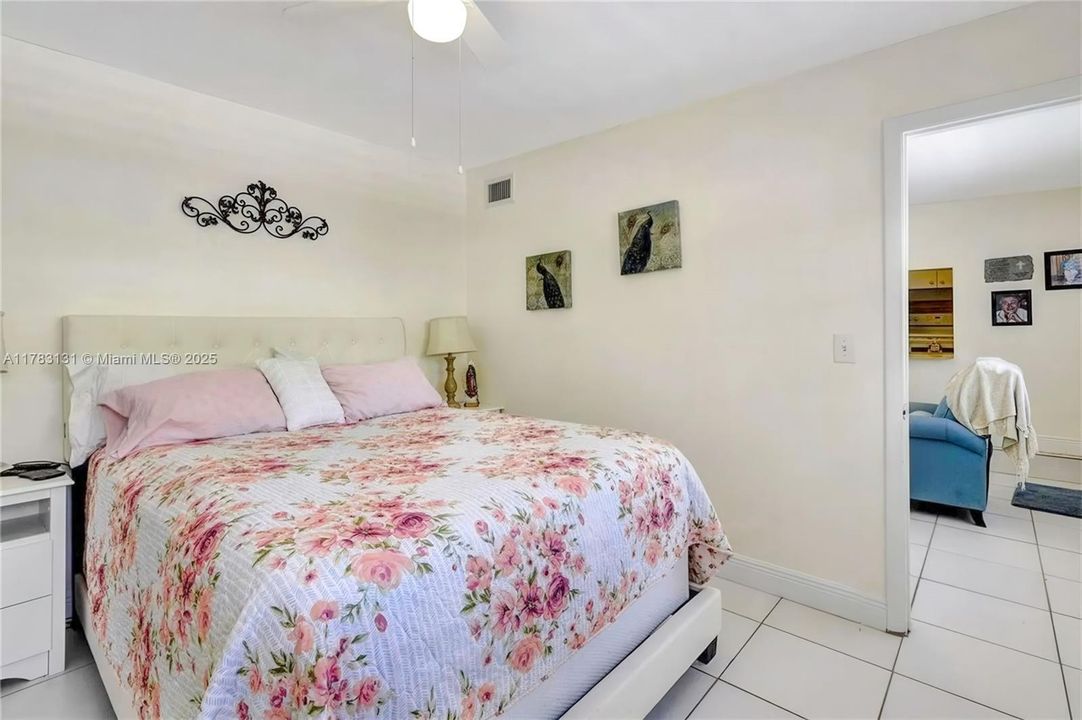 Vendido Recientemente: $1,400,000 (4 camas, 4 baños, 2656 Pies cuadrados)