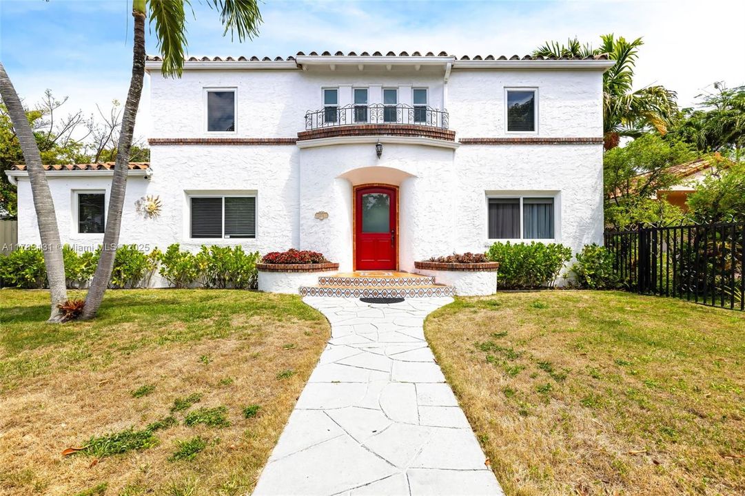 Vendido Recientemente: $1,400,000 (4 camas, 4 baños, 2656 Pies cuadrados)