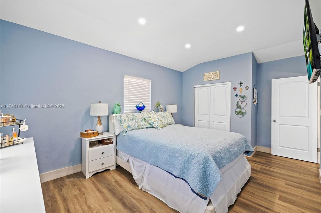 Vendido Recientemente: $1,400,000 (4 camas, 4 baños, 2656 Pies cuadrados)