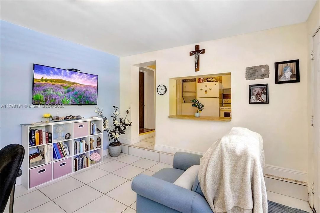 Vendido Recientemente: $1,400,000 (4 camas, 4 baños, 2656 Pies cuadrados)