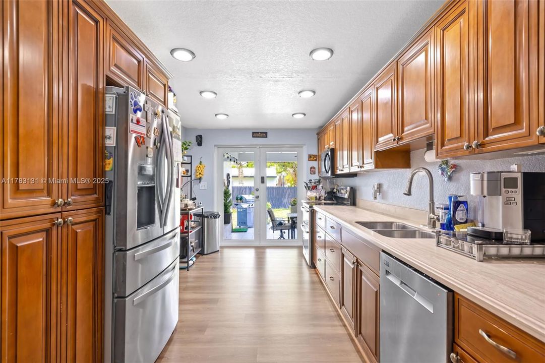 Vendido Recientemente: $1,400,000 (4 camas, 4 baños, 2656 Pies cuadrados)