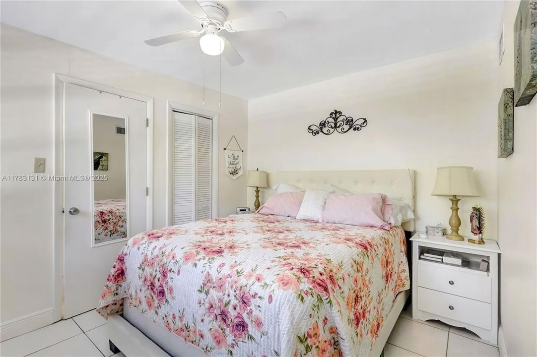 Vendido Recientemente: $1,400,000 (4 camas, 4 baños, 2656 Pies cuadrados)