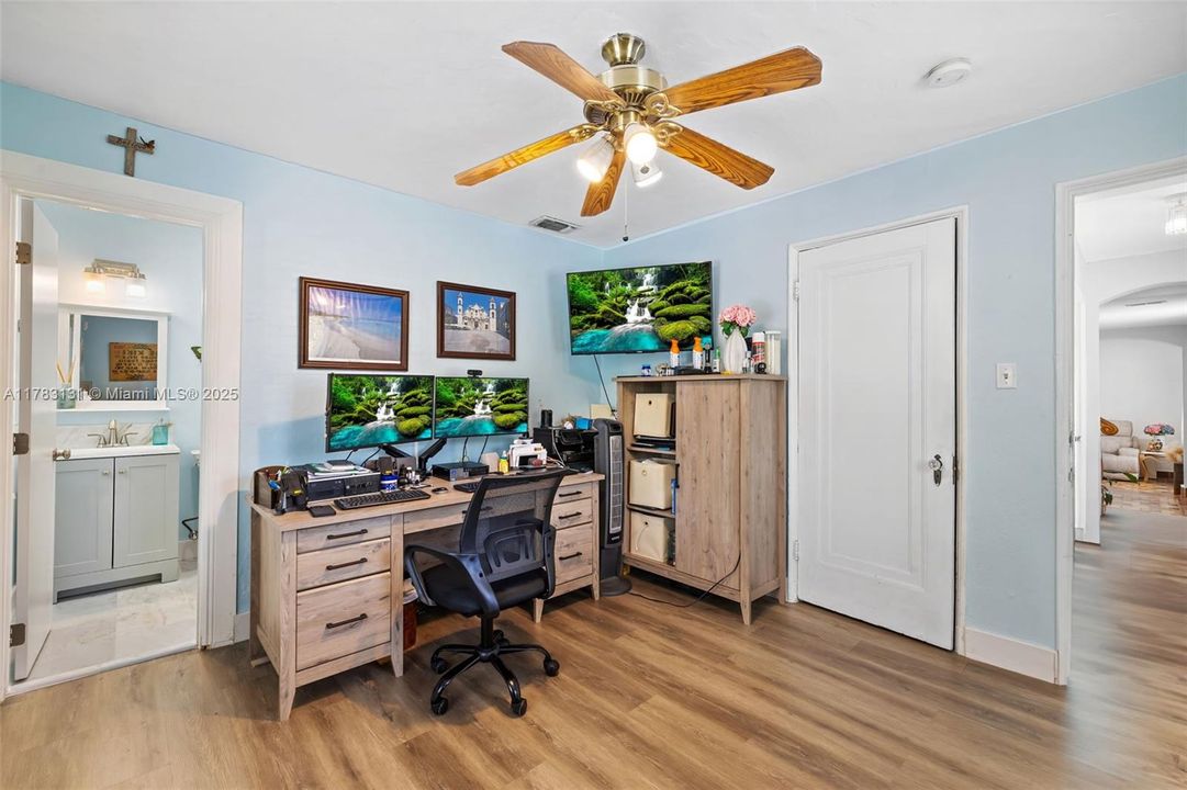 Vendido Recientemente: $1,400,000 (4 camas, 4 baños, 2656 Pies cuadrados)