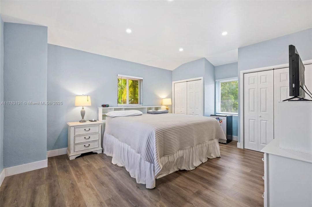 Vendido Recientemente: $1,400,000 (4 camas, 4 baños, 2656 Pies cuadrados)