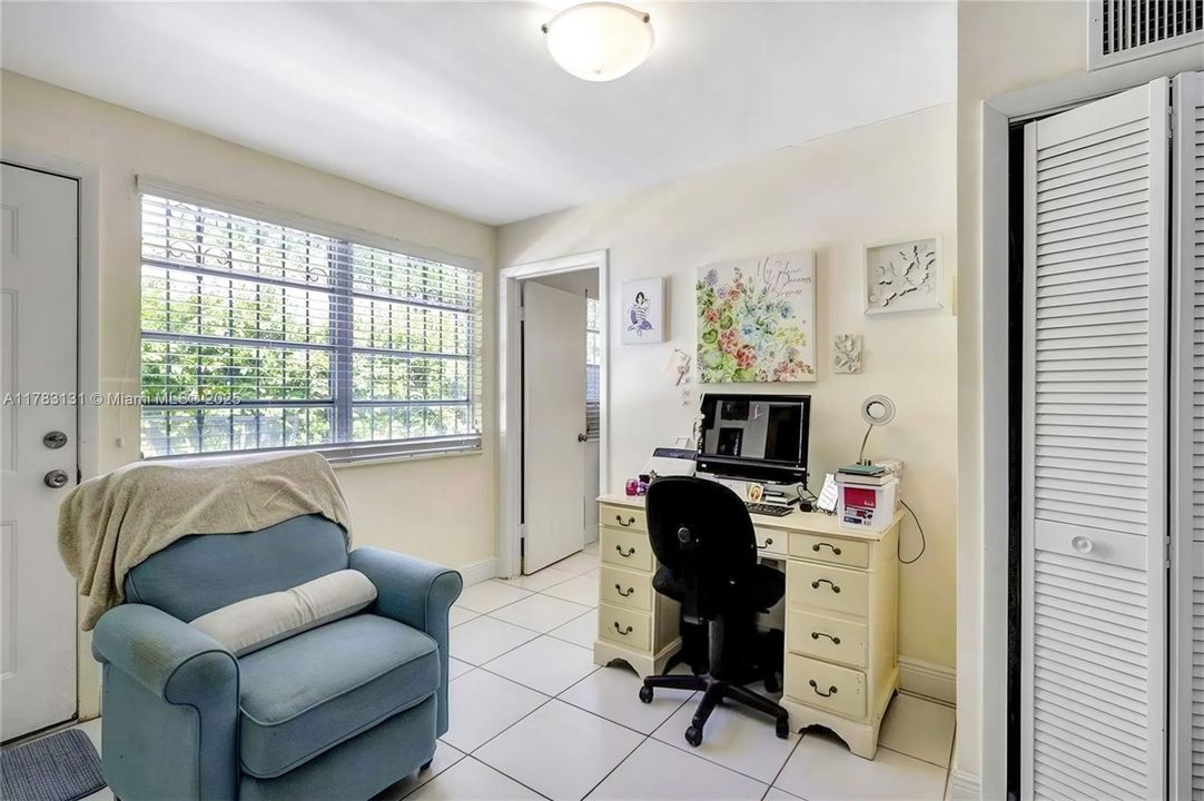 Vendido Recientemente: $1,400,000 (4 camas, 4 baños, 2656 Pies cuadrados)