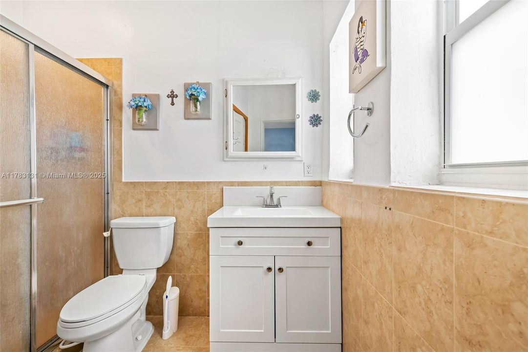 Vendido Recientemente: $1,400,000 (4 camas, 4 baños, 2656 Pies cuadrados)