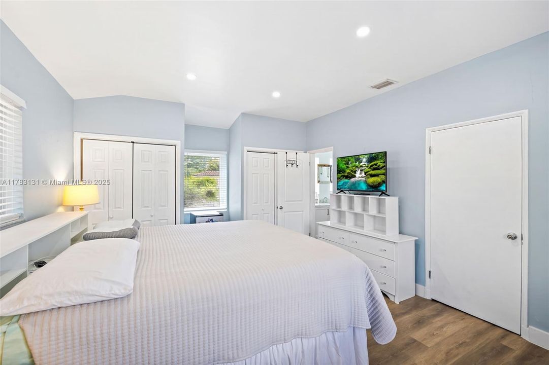 Vendido Recientemente: $1,400,000 (4 camas, 4 baños, 2656 Pies cuadrados)