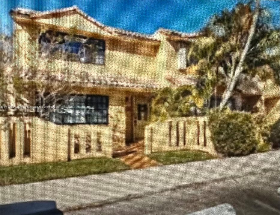 Recently Sold: $410,000 (3 beds, 3 baths, 1680 Square Feet)