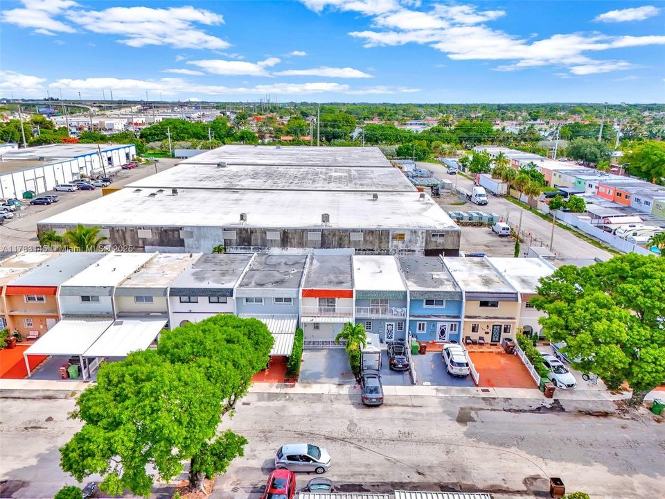 Недавно продано: $434,999 (2 спален, 3 ванн, 1408 Квадратных фут)