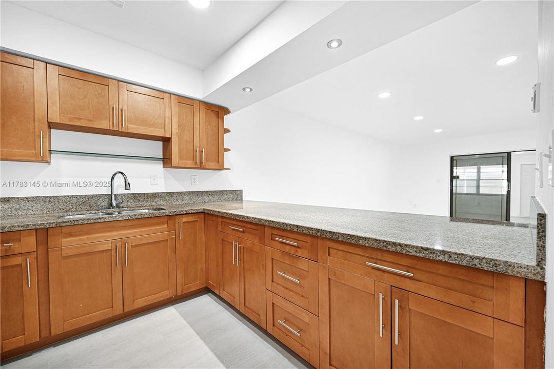 Недавно продано: $434,999 (2 спален, 3 ванн, 1408 Квадратных фут)