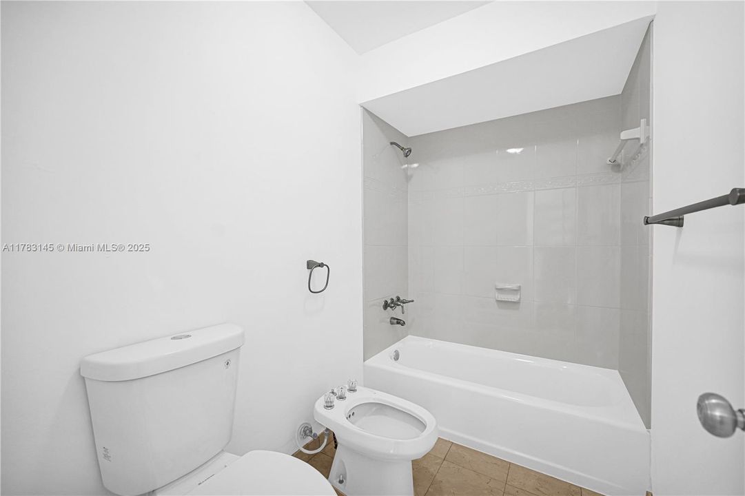 Недавно продано: $434,999 (2 спален, 3 ванн, 1408 Квадратных фут)