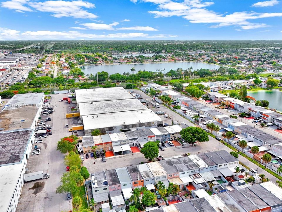 Недавно продано: $434,999 (2 спален, 3 ванн, 1408 Квадратных фут)