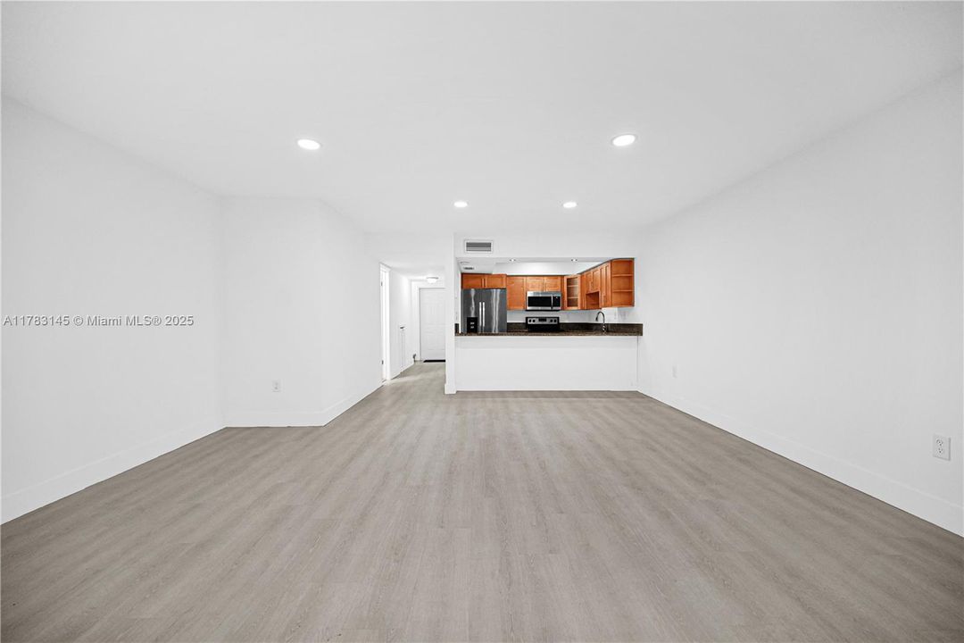 Недавно продано: $434,999 (2 спален, 3 ванн, 1408 Квадратных фут)