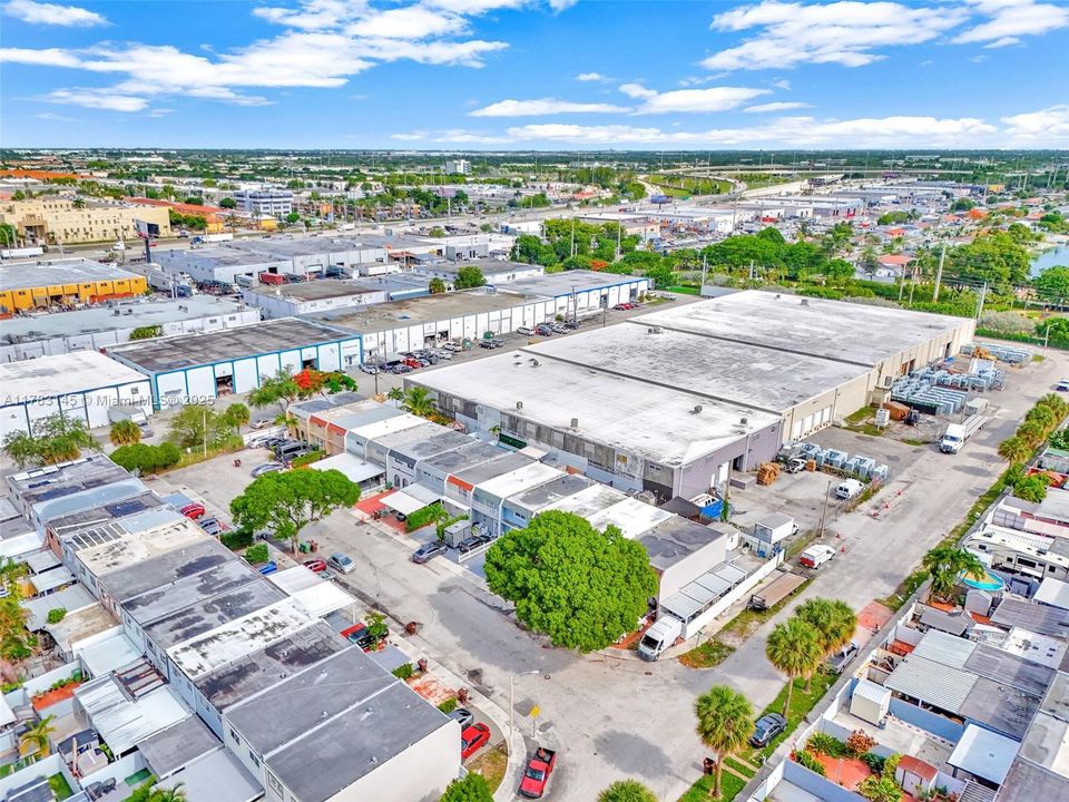 Недавно продано: $434,999 (2 спален, 3 ванн, 1408 Квадратных фут)