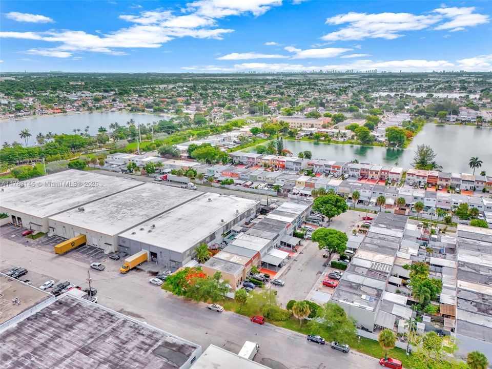 Недавно продано: $434,999 (2 спален, 3 ванн, 1408 Квадратных фут)