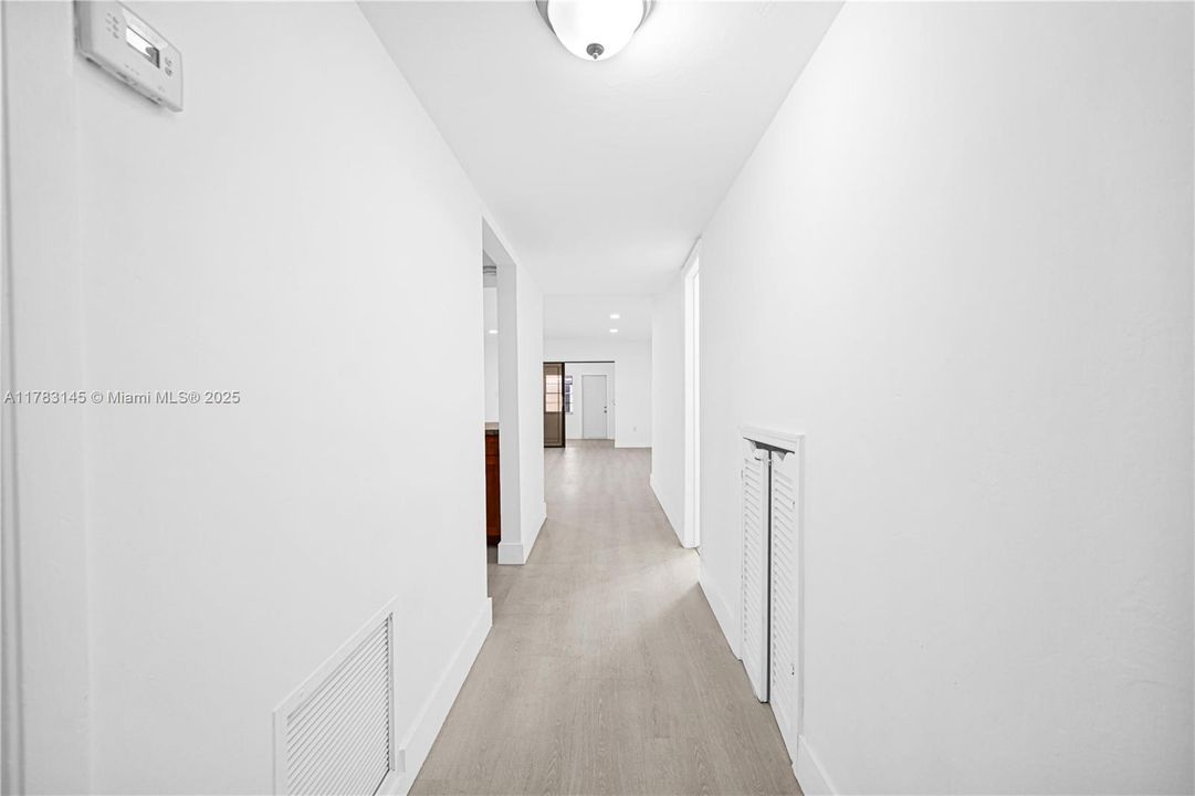 Недавно продано: $434,999 (2 спален, 3 ванн, 1408 Квадратных фут)