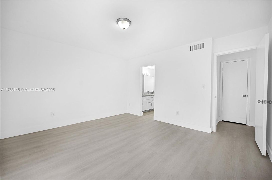 Недавно продано: $434,999 (2 спален, 3 ванн, 1408 Квадратных фут)