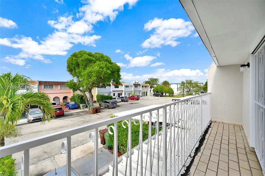 Недавно продано: $434,999 (2 спален, 3 ванн, 1408 Квадратных фут)