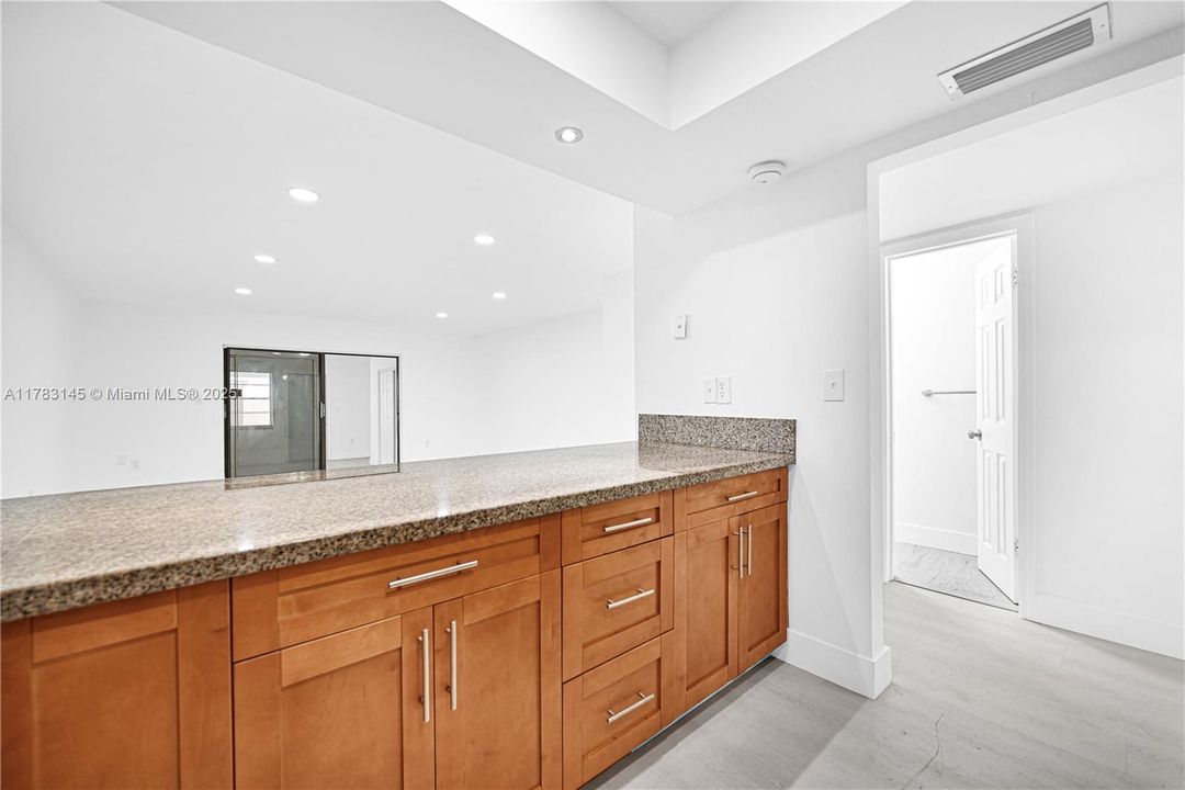 Недавно продано: $434,999 (2 спален, 3 ванн, 1408 Квадратных фут)