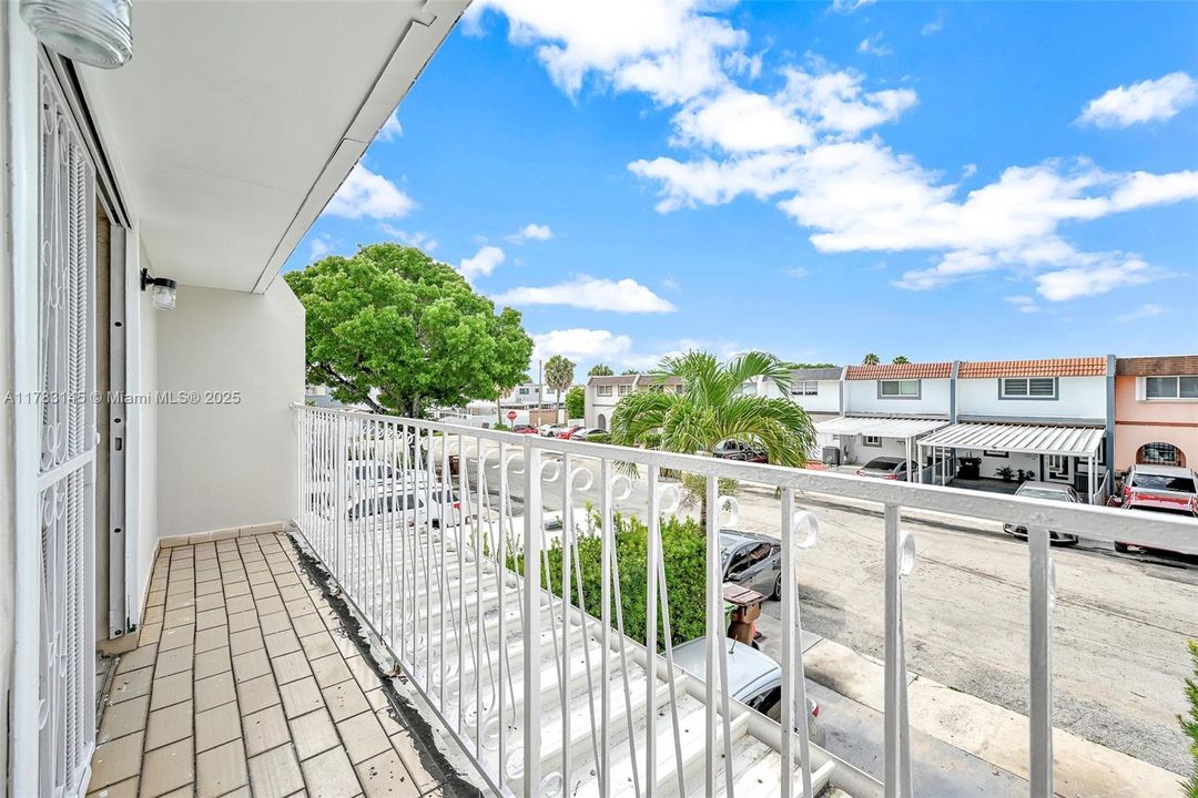 Недавно продано: $434,999 (2 спален, 3 ванн, 1408 Квадратных фут)