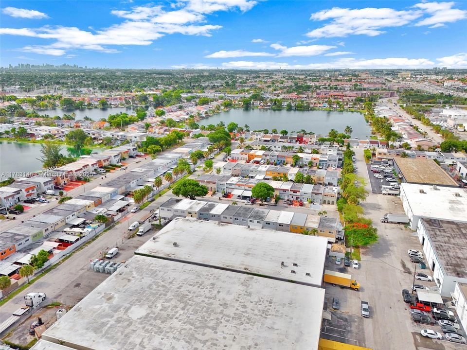 Недавно продано: $434,999 (2 спален, 3 ванн, 1408 Квадратных фут)