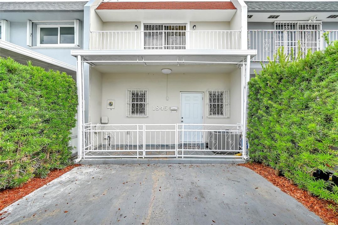 Недавно продано: $434,999 (2 спален, 3 ванн, 1408 Квадратных фут)