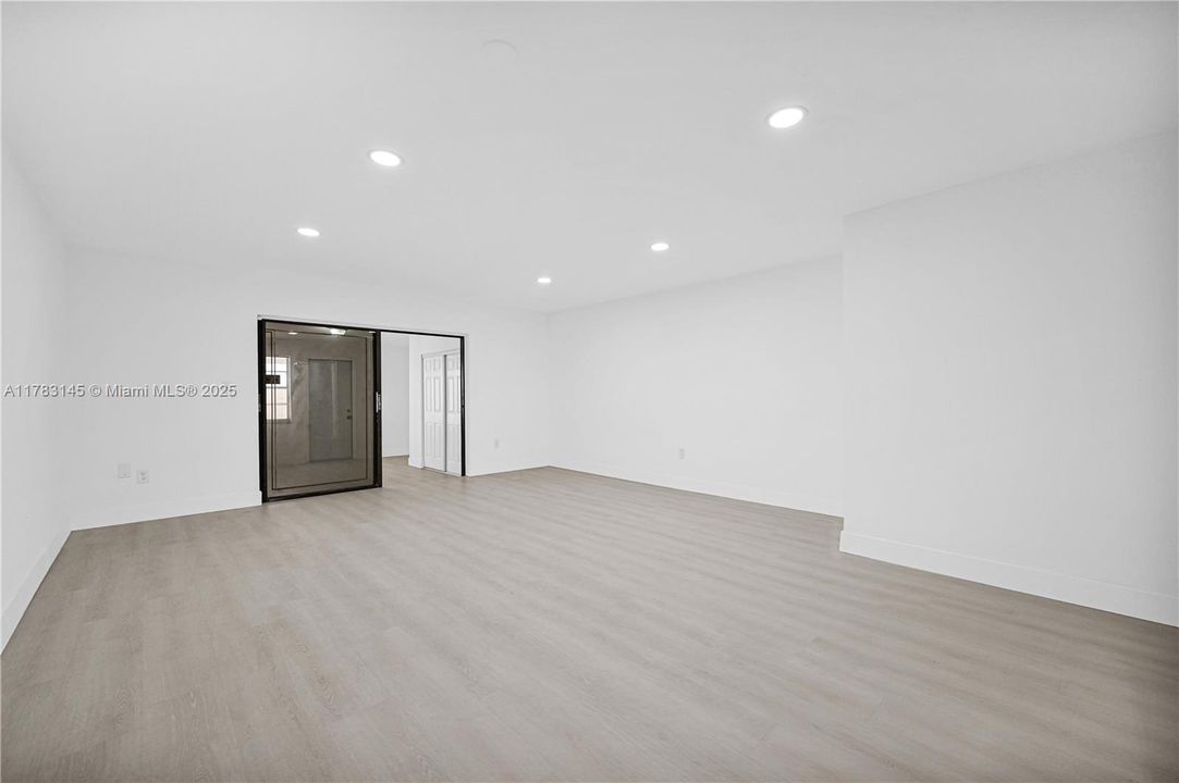 Недавно продано: $434,999 (2 спален, 3 ванн, 1408 Квадратных фут)