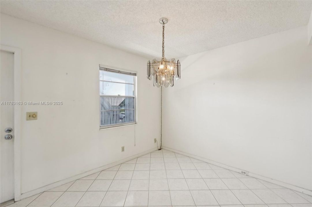 Recently Sold: $99,000 (2 beds, 1 baths, 861 Square Feet)