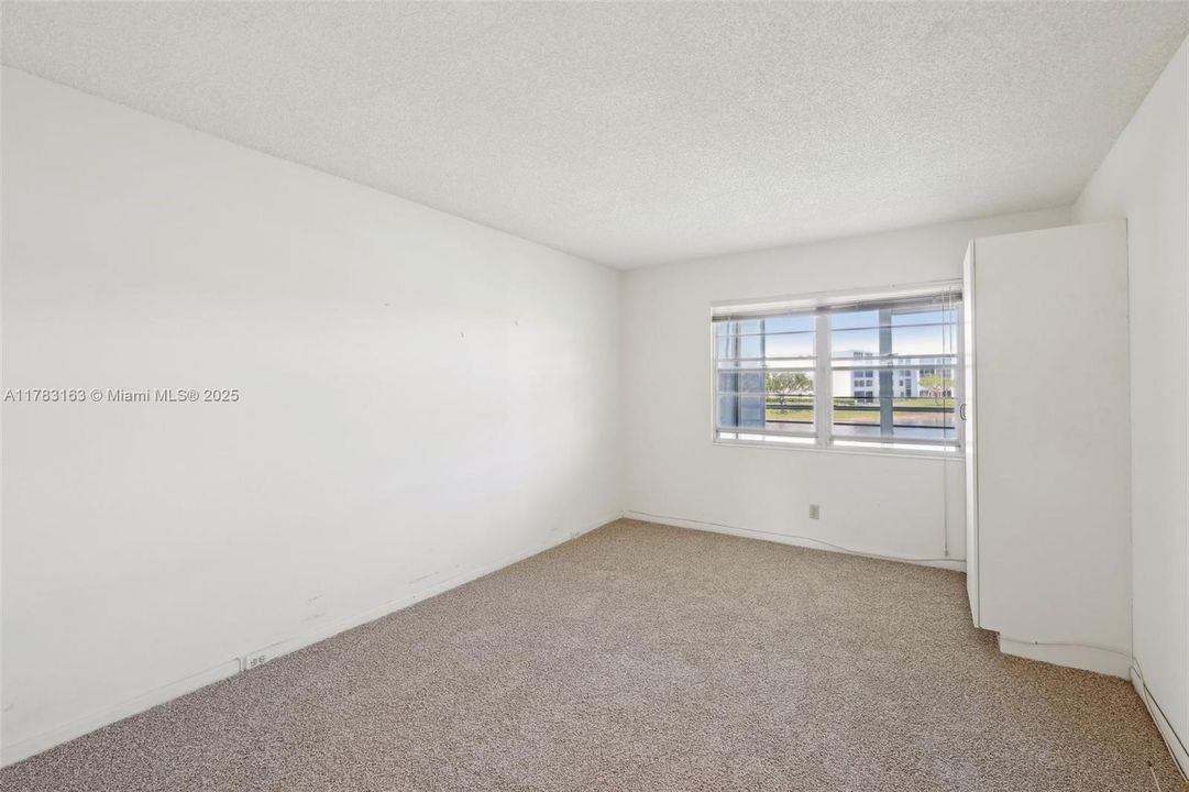 Recently Sold: $99,000 (2 beds, 1 baths, 861 Square Feet)