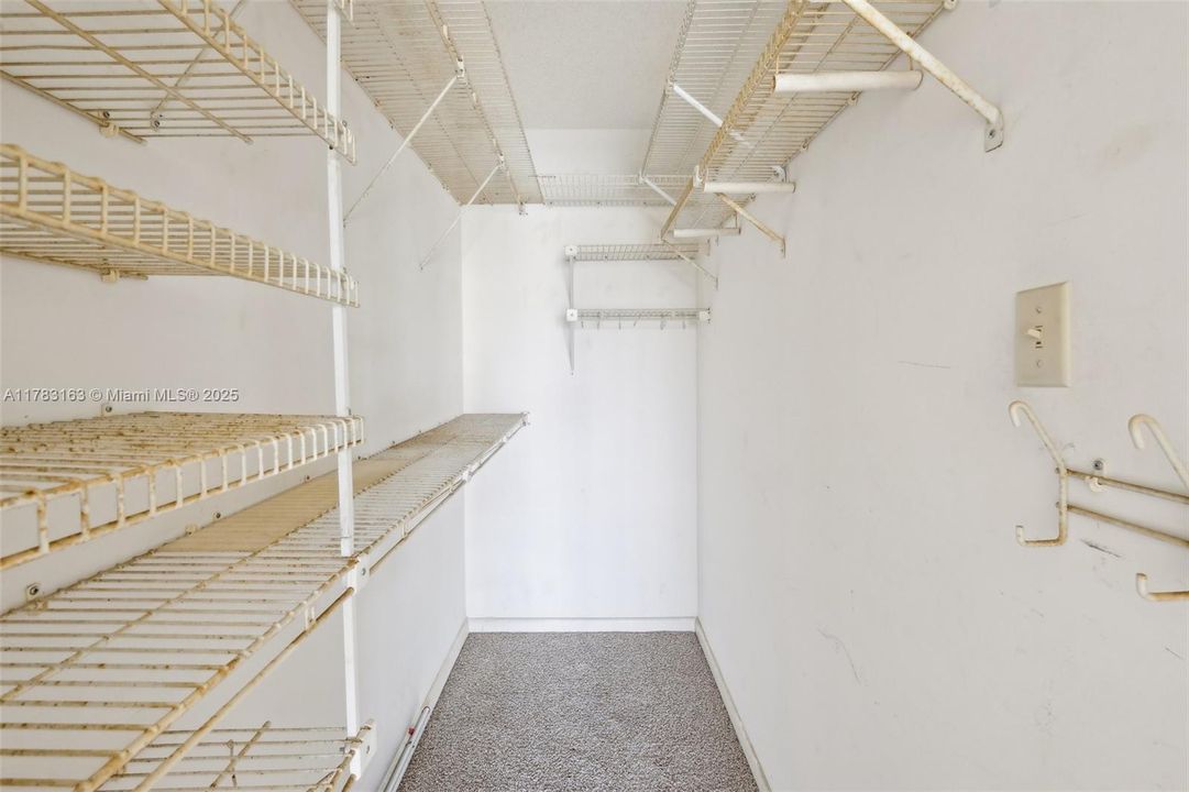 Recently Sold: $99,000 (2 beds, 1 baths, 861 Square Feet)