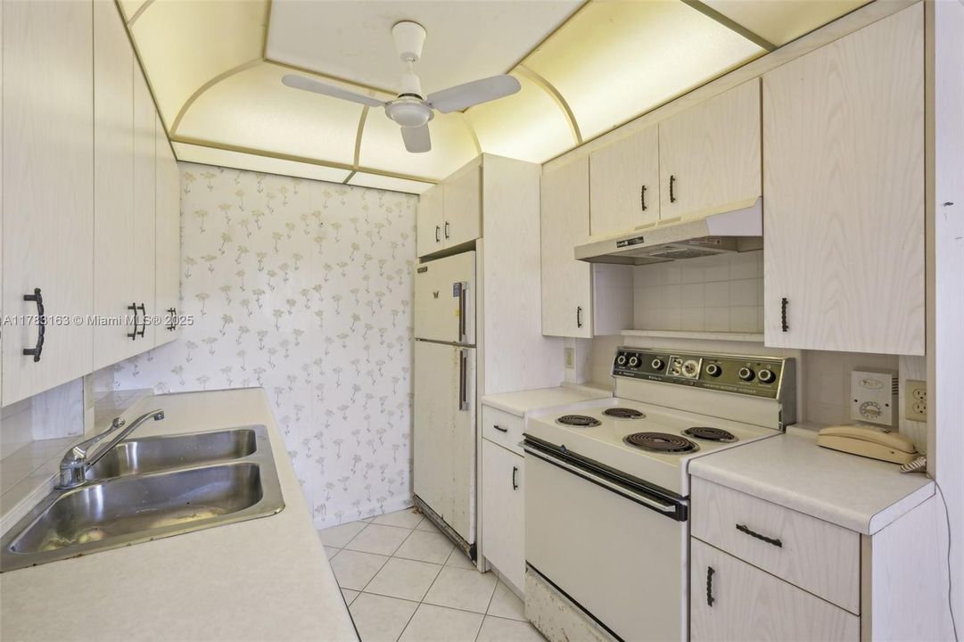 Recently Sold: $99,000 (2 beds, 1 baths, 861 Square Feet)