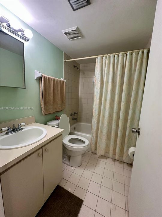 Vendido Recientemente: $230,000 (2 camas, 2 baños, 760 Pies cuadrados)