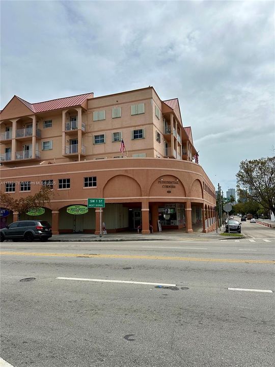 Vendido Recientemente: $230,000 (2 camas, 2 baños, 760 Pies cuadrados)