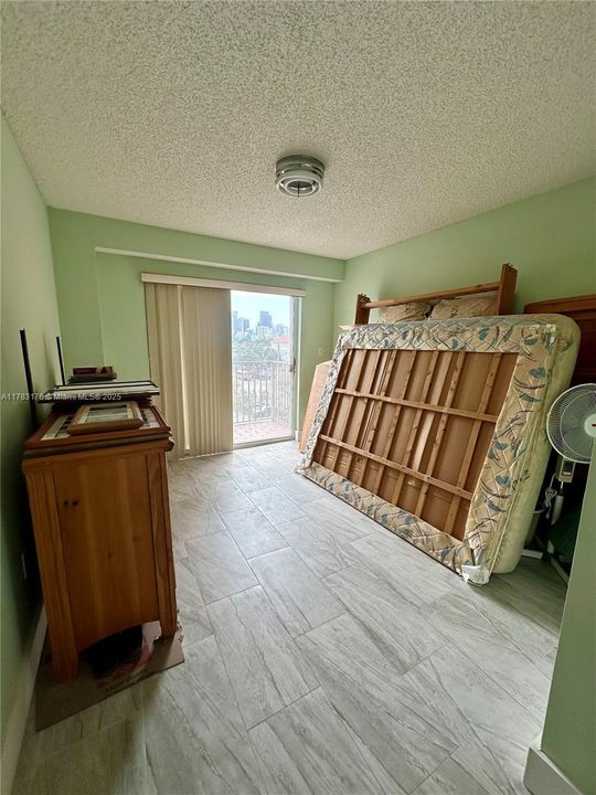 Vendido Recientemente: $230,000 (2 camas, 2 baños, 760 Pies cuadrados)