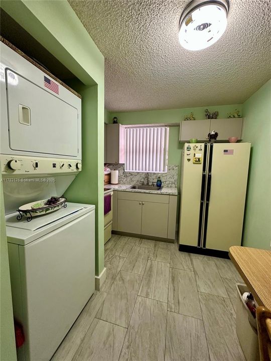 Vendido Recientemente: $230,000 (2 camas, 2 baños, 760 Pies cuadrados)